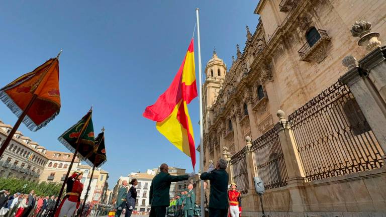 La Plaza de Santa María se viste de verde por la festividad del Pilar La Plaza de Santa María se viste de verde por la festividad del Pilar