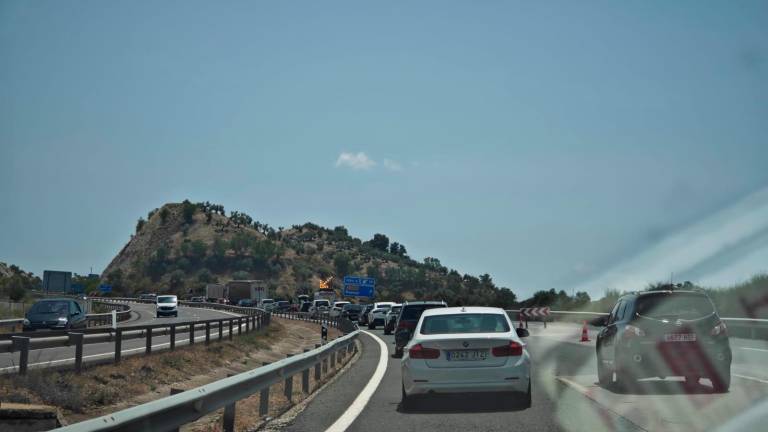 Colisión entre dos camiones en la A-44 a la altura de Campillo de Arenas Colisión entre dos camiones en la A-44 a la altura de Campillo de Arenas