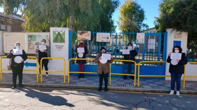 El 21 de enero, nueva concentración para exigir la puesta en marcha de los comedores escolares El 21 de enero, nueva concentración para exigir la puesta en marcha de los comedores escolares