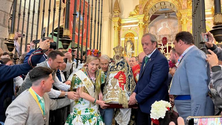 La Rosa de Oro regala una lluvia de devoción y alegría La Rosa de Oro regala una lluvia de devoción y alegría
