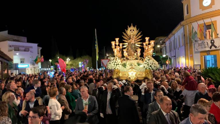 Peal de Becerro sale a la calle para acompañar a su patrona Peal de Becerro sale a la calle para acompañar a su patrona