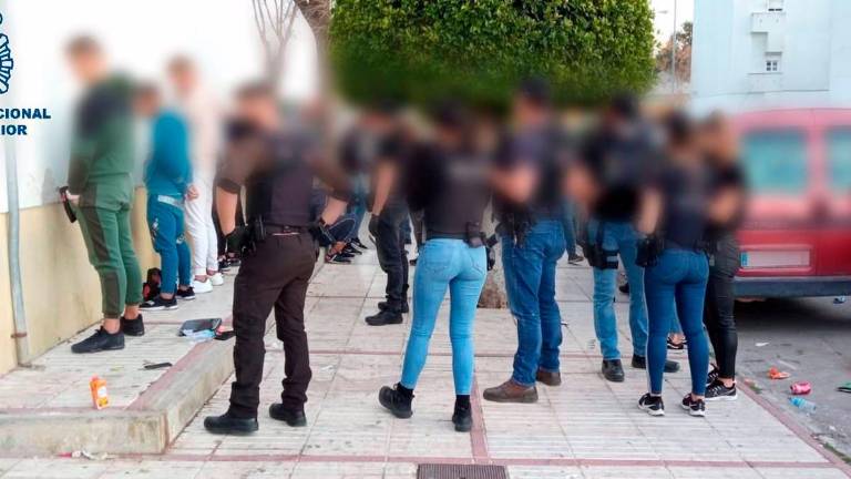 Detenidas cinco personas por presunta implicación en la venta de drogas Detenidas cinco personas por presunta implicación en la venta de drogas