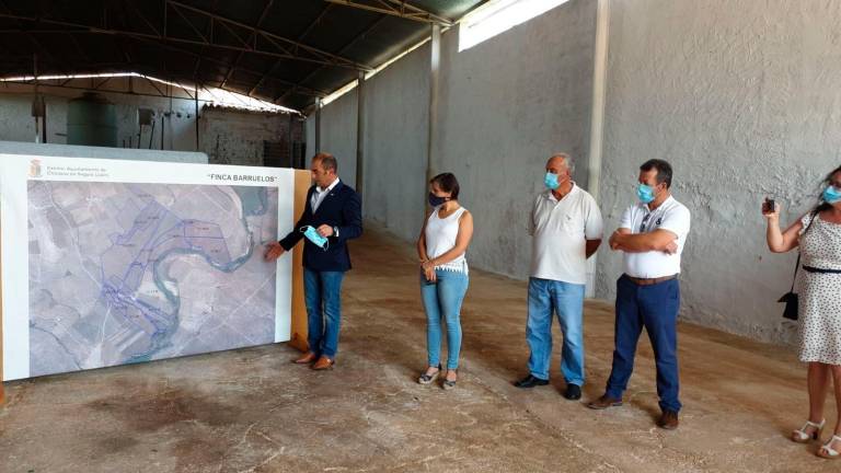 Chiclana presenta su proyecto de futuro para Los Barruelos Chiclana presenta su proyecto de futuro para Los Barruelos