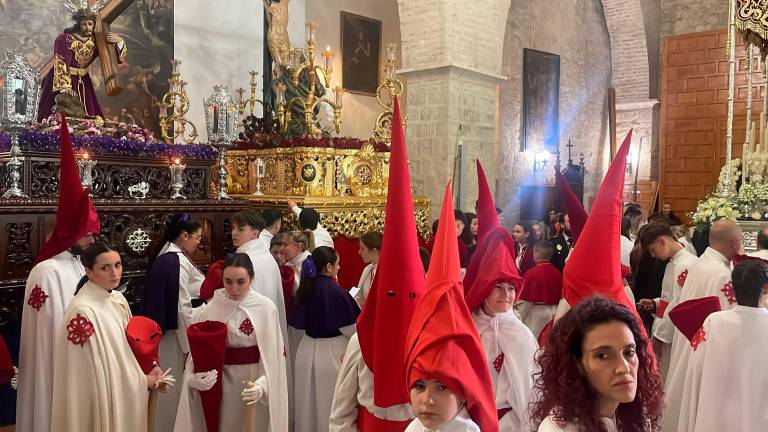 La Clemencia detiene su itinerario y entra en la Catedral de Jaén La Clemencia detiene su itinerario y entra en la Catedral de Jaén