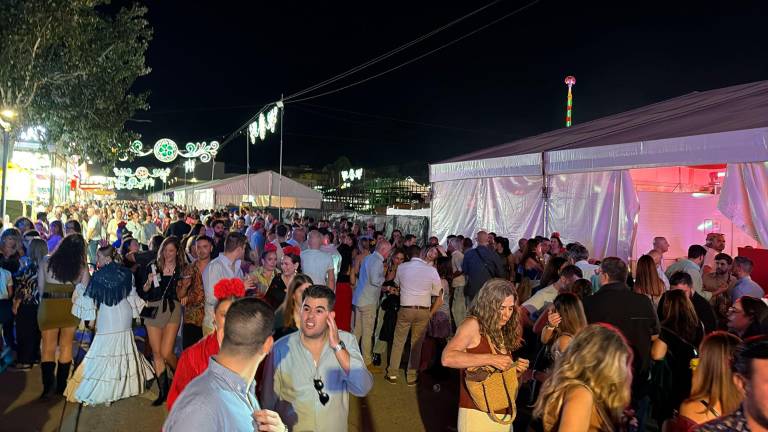 San Lucas vive la noche del gran sábado festivo: “no cabe un alfiler” San Lucas vive la noche del gran sábado festivo: “no cabe un alfiler”