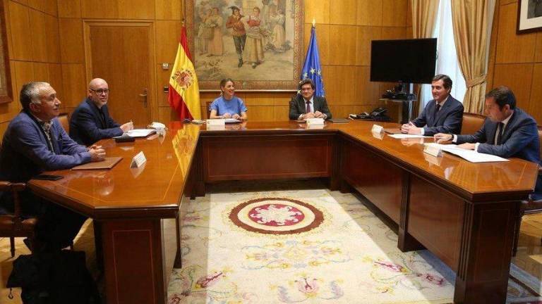 Gobierno y agentes sociales cierran el acuerdo para extender los ERTE hasta septiembre Gobierno y agentes sociales cierran el acuerdo para extender los ERTE hasta septiembre