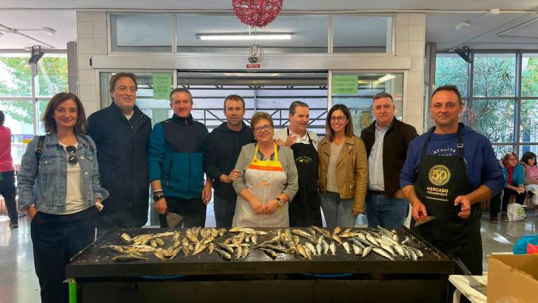 El Mercado de Peñamefécit celebra su tradicional “sardinada” El Mercado de Peñamefécit celebra su tradicional “sardinada”