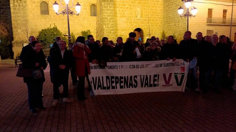 Cacerolada y apagón en Valdepeñas de Jaén porque no quieren cortes de luz Cacerolada y apagón en Valdepeñas de Jaén porque no quieren cortes de luz