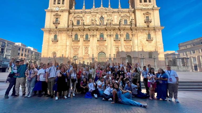 Calurosa bienvenida a los participantes del IV Encuentro de Jóvenes con Síndrome de Down en Jaén Calurosa bienvenida a los participantes del IV Encuentro de Jóvenes con Síndrome de Down en Jaén