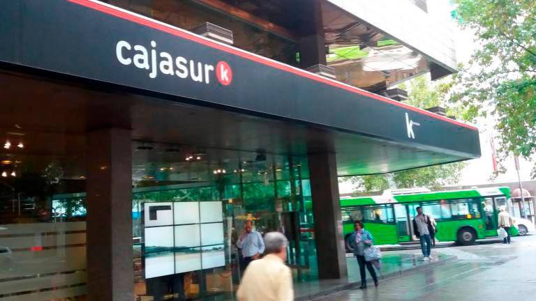 Cajasur obtiene un beneficio de 588.000 euros tras destinar el Grupo Kutxabank 277,4 millones a provisiones Cajasur obtiene un beneficio de 588.000 euros tras destinar el Grupo Kutxabank 277,4 millones a provisiones