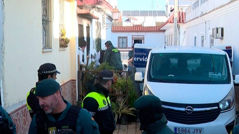 Mueren una mujer y su hija de 15 años en un incendio en el municipio sevillano de Villaverde del Río Mueren una mujer y su hija de 15 años en un incendio en el municipio sevillano de Villaverde del Río
