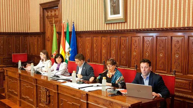 El PSOE defiende la gestión de la López Barneo: “Es lamentable que se juege con la imagen del centro” El PSOE defiende la gestión de la López Barneo: “Es lamentable que se juege con la imagen del centro”