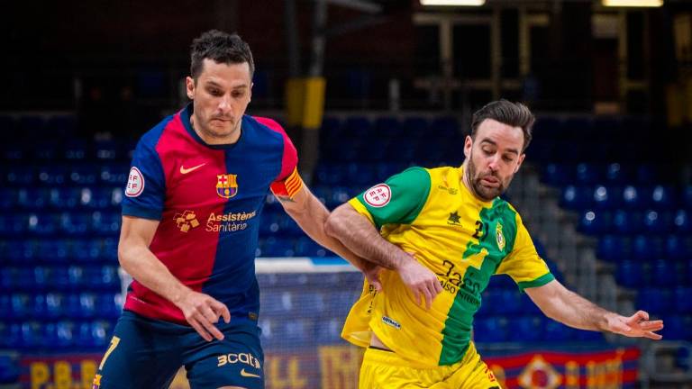Una mala primera parte condena al Jaén FS contra el Barça (4-2) Una mala primera parte condena al Jaén FS contra el Barça (4-2)