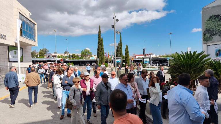 Largas colas para acceder a la segunda jornada de Expoliva Largas colas para acceder a la segunda jornada de Expoliva