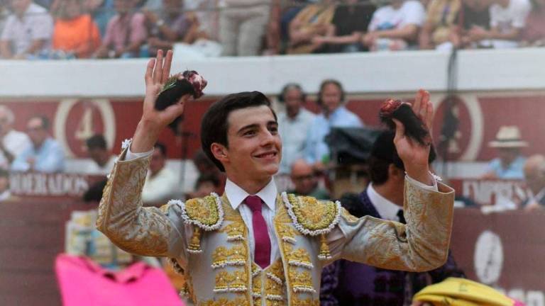 El joven novillero Alfonso Morales se incorpora a la Escuela Taurina de Linares El joven novillero Alfonso Morales se incorpora a la Escuela Taurina de Linares