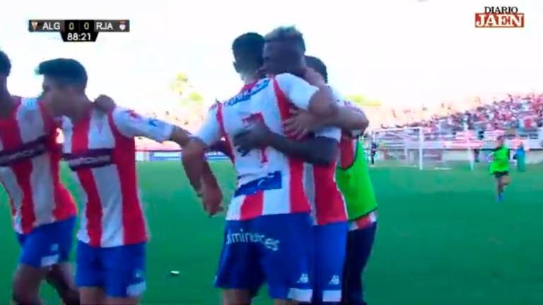 Ángel adelanta al Algeciras desde el punto de penalti