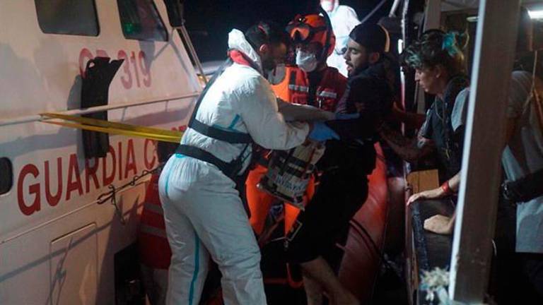 Desembarcan otros cuatro migrantes del Open Arms, tres de ellos por razones médicas Desembarcan otros cuatro migrantes del Open Arms, tres de ellos por razones médicas