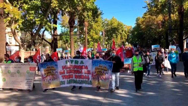 Sindicatos y colectivos protestan en Linares en defensa del ferrocarril público Sindicatos y colectivos protestan en Linares en defensa del ferrocarril público
