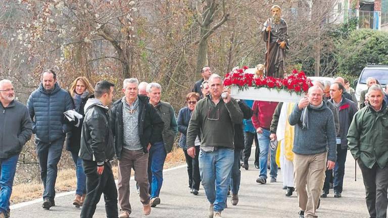 El pueblo honra a su patrón El pueblo honra a su patrón