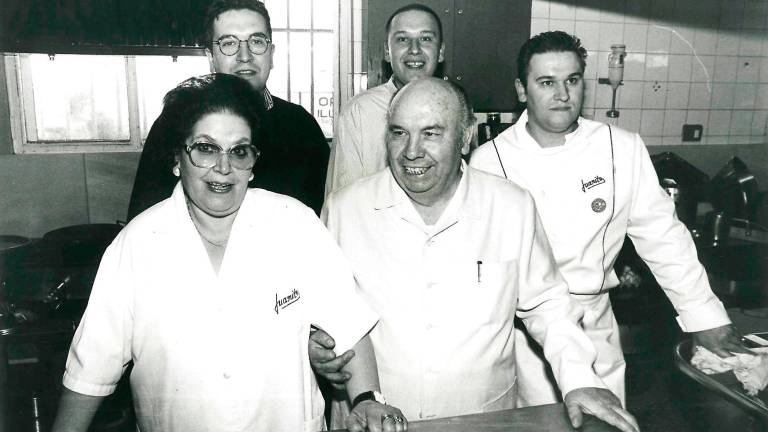 Setenta años dando buena comida sin que falte el aceite de oliva Setenta años dando buena comida sin que falte el aceite de oliva