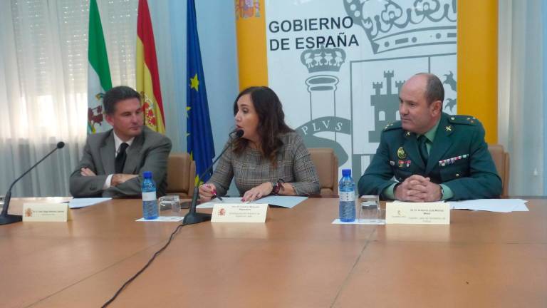 Un socavón en la A-4 a su paso por La Carolina Un socavón en la A-4 a su paso por La Carolina