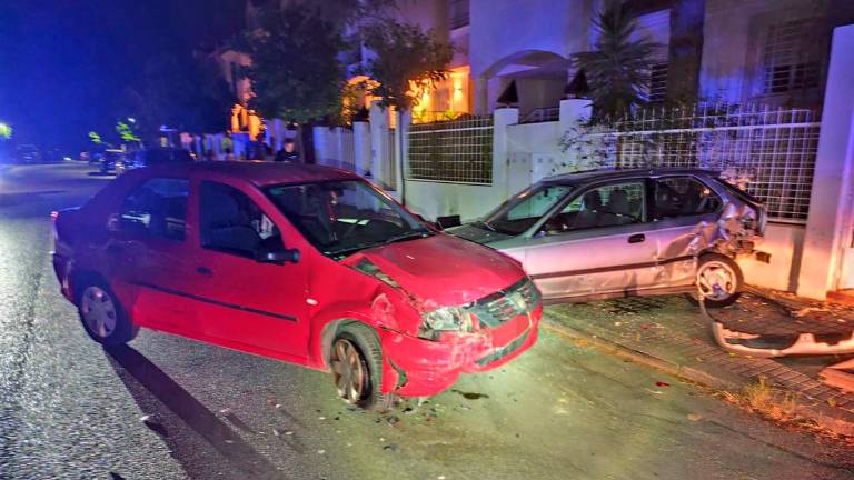 Aparatoso accidente en la urbanización Azahar causado por el alcohol Aparatoso accidente en la urbanización Azahar causado por el alcohol