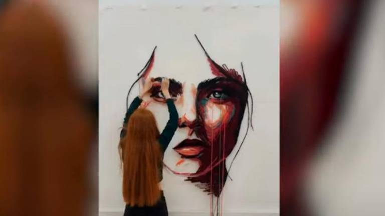 Es ucraniana, viral, y hace arte !usando cuerdas! Es ucraniana, viral, y hace arte !usando cuerdas!
