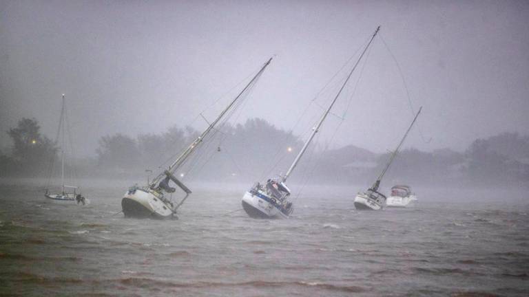El huracán Ian deja sin luz a casi dos millones de personas en Florida El huracán Ian deja sin luz a casi dos millones de personas en Florida