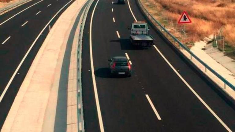 Un hombre y una mujer mueren al volcar un coche en Ibros Un hombre y una mujer mueren al volcar un coche en Ibros