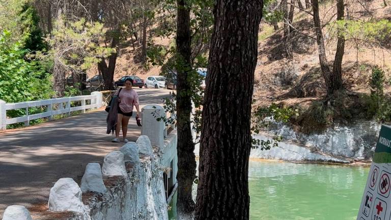 Bajan los grados, pero no las ganas de chapuzón en Jaén Bajan los grados, pero no las ganas de chapuzón en Jaén