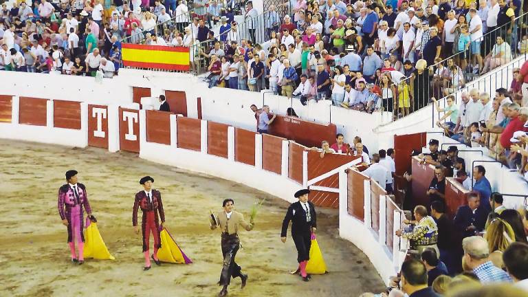 Puerta Grande en Linares para Diego Ventura y Curro Díaz Puerta Grande en Linares para Diego Ventura y Curro Díaz