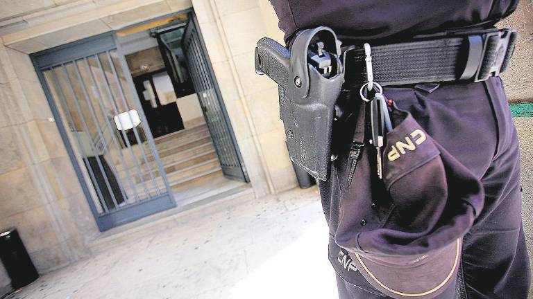 Roban 7.500 euros a punta de navaja en un salón de juegos Roban 7.500 euros a punta de navaja en un salón de juegos