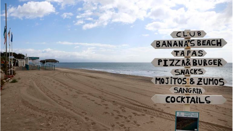 Andalucía contratará a 3.000 desempleados este verano para garantizar playas seguras ante la covid-19 Andalucía contratará a 3.000 desempleados este verano para garantizar playas seguras ante la covid-19