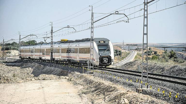 Dos horas de retraso en el tren de Sevilla por una avería Dos horas de retraso en el tren de Sevilla por una avería