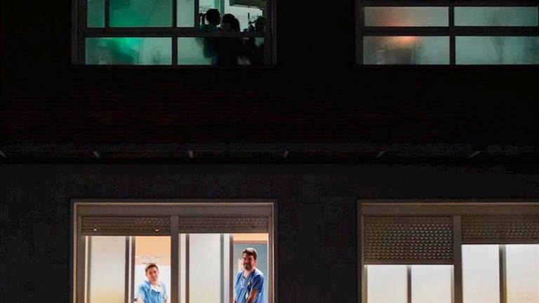 Los sanitarios concentran 21,5% de los casos positivos Los sanitarios concentran 21,5% de los casos positivos