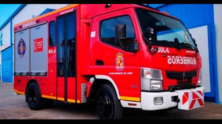 Bomberos intervienen en Santa Elena en una fuga de ácido clorhídrico procedente de un camión Bomberos intervienen en Santa Elena en una fuga de ácido clorhídrico procedente de un camión