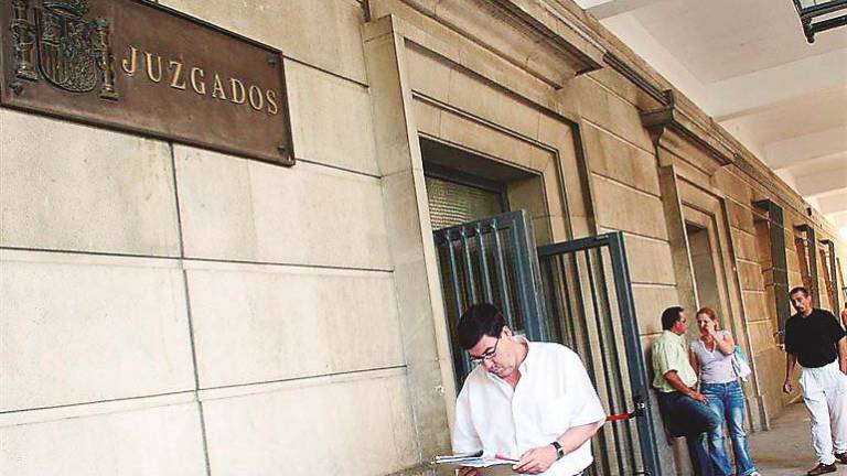 Denuncian a cuatro maestras por maltrato a una niña autista Denuncian a cuatro maestras por maltrato a una niña autista