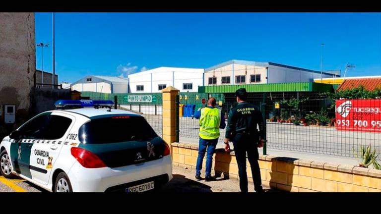 Detenidas dos personas acusadas de robar hasta en seis ocasiones en el punto limpio de Martos Detenidas dos personas acusadas de robar hasta en seis ocasiones en el punto limpio de Martos