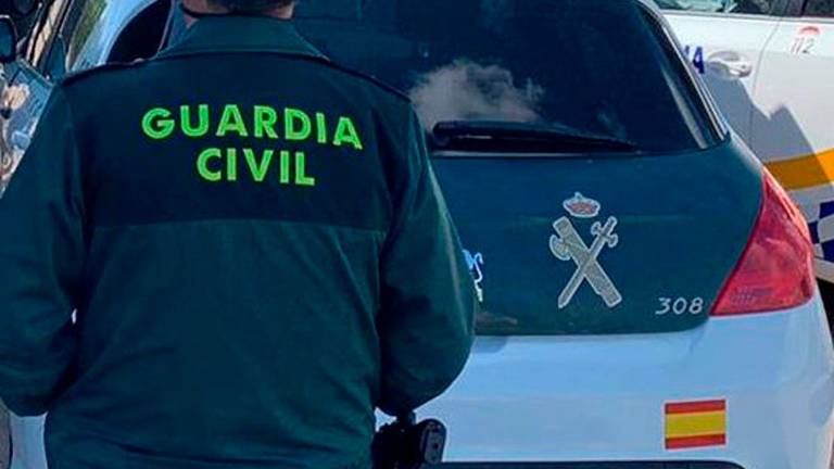 Detienen a dos personas por robar en una cooperativa de Carboneros Detienen a dos personas por robar en una cooperativa de Carboneros