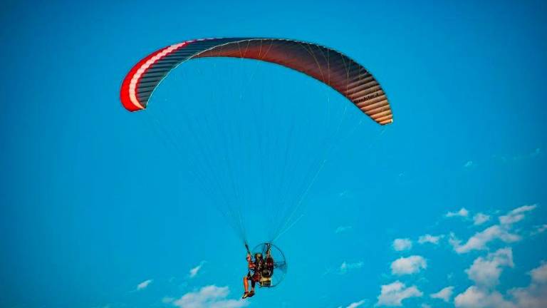 Muere un vecino de Lora del Río tras un accidente entre dos paramotores Muere un vecino de Lora del Río tras un accidente entre dos paramotores