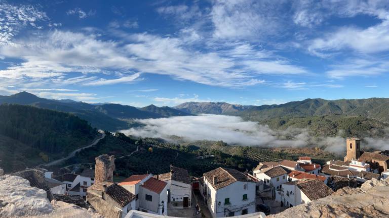 El Tranco se abre paso entre la niebla El Tranco se abre paso entre la niebla