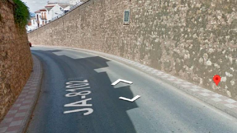 Muere tras quedar atrapado entre la furgoneta que empujaba y un muro en Navas de San Juan Muere tras quedar atrapado entre la furgoneta que empujaba y un muro en Navas de San Juan