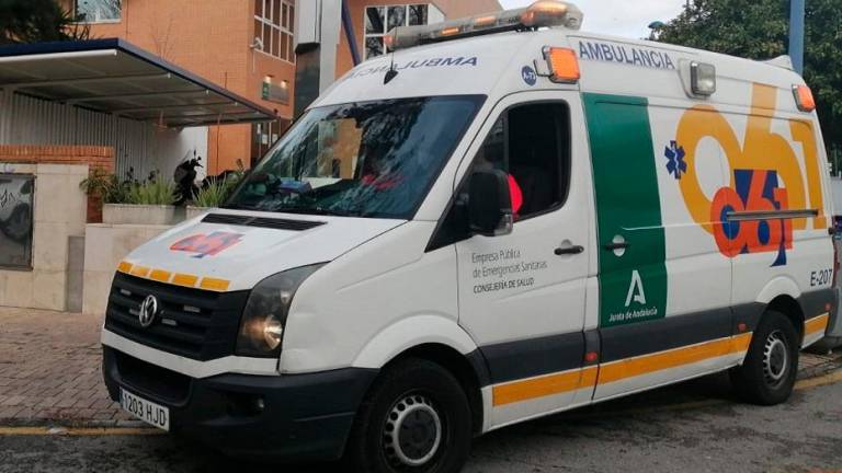 El choque entre un autobús y una furgoneta en Almonte deja seis heridos, dos de ellos graves