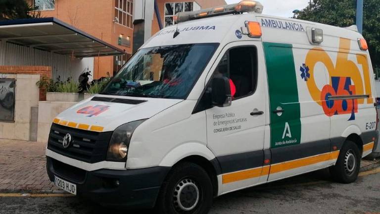 El choque entre un autobús y una furgoneta en Almonte deja seis heridos, dos de ellos graves El choque entre un autobús y una furgoneta en Almonte deja seis heridos, dos de ellos graves