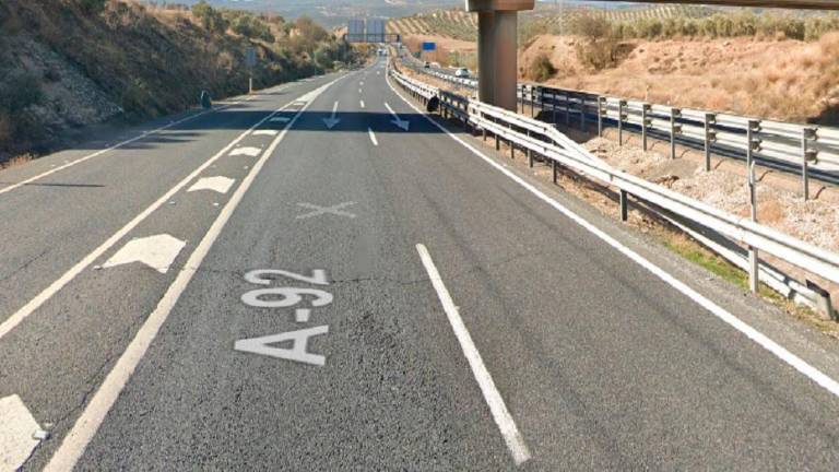 Una mujer muere y otras cuatro personas resultan heridas tras un accidente de tráfico en Loja Una mujer muere y otras cuatro personas resultan heridas tras un accidente de tráfico en Loja