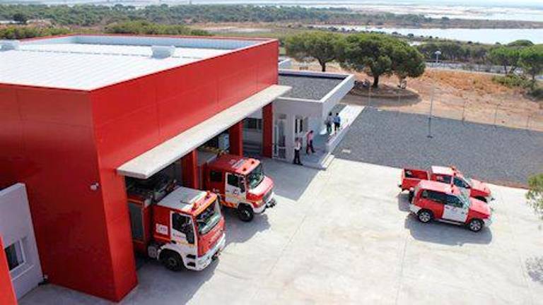 Un incendio afecta a dos personas en Huelva Un incendio afecta a dos personas en Huelva