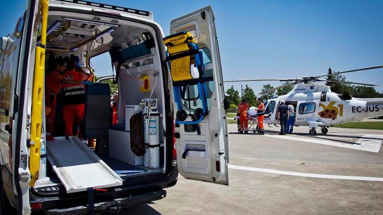 Un muerto y un herido al volcar una furgoneta en Torredelcampo Un muerto y un herido al volcar una furgoneta en Torredelcampo