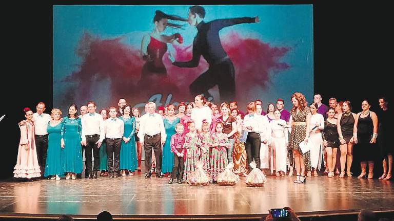 “Alcalá Baila” deslumbra en el teatro con una concurrida gala repleta de ritmo “Alcalá Baila” deslumbra en el teatro con una concurrida gala repleta de ritmo