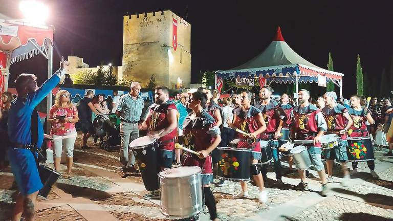 Esplendor para la celebración de la Fiesta Medieval de la Fortaleza de la Mota