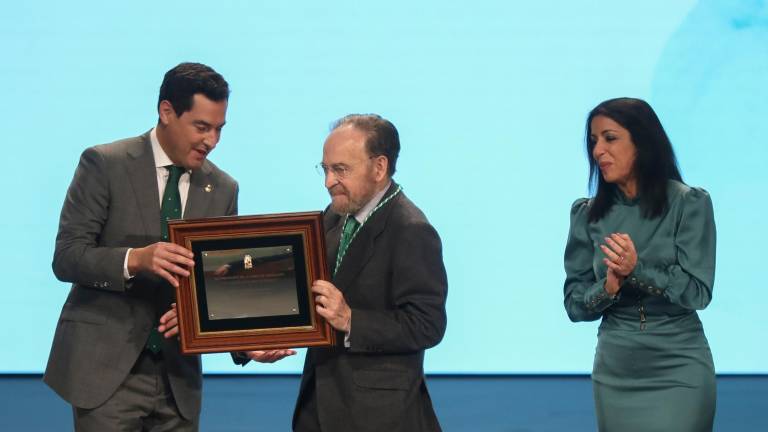 Aplausos merecidos a una vida Aplausos merecidos a una vida